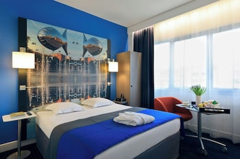 Classic Room, 1 Queen Bed, City View