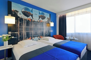 Classic Room, 2 Twin Beds, City View