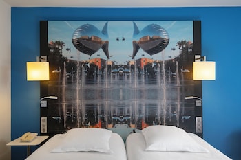 Classic Room, 2 Twin Beds, City View