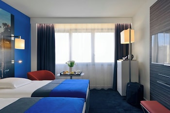 Classic Room, 2 Twin Beds, City View