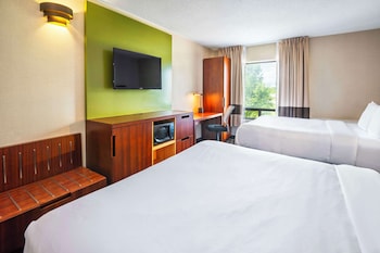 Room, 2 Queen Beds, Non Smoking (Upper Floor)