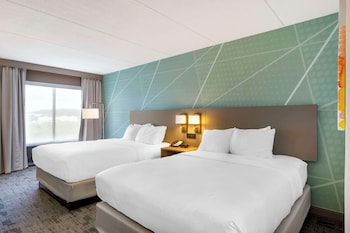 Suite, Multiple Beds, Non Smoking (2 Queens, Sofa Bed)