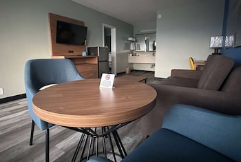Suite, 1 King Bed, Non Smoking