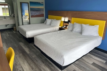 Suite, 2 Queen Beds, Non Smoking