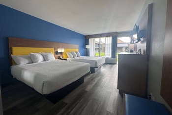 Suite, 2 Queen Beds, Non Smoking