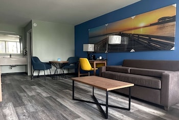 Suite, 1 King Bed, Non Smoking