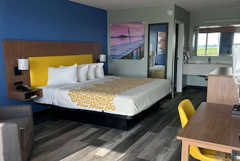 Standard Room, 1 King Bed, Smoking
