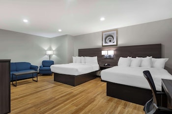 Suite, 2 Queen Beds, Non Smoking, Refrigerator & Microwave (Living Room;with Sofabed)
