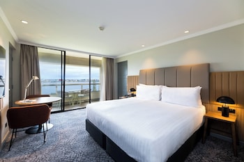 Premium Room, 1 King Bed, Balcony, River View (Swan River View)