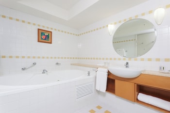 Premium Room, 1 Queen Bed, Jetted Tub