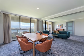 Suite, 1 Bedroom, River View (Swan River View, High Floor)
