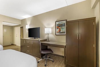 Standard Room, 2 Double Beds, Non Smoking, Refrigerator & Microwave (Walk-in Shower)