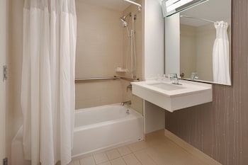 Suite, Multiple Beds, Accessible Bathtub (Roll-in Shower)