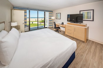 Room, 1 King Bed (Non-Oceanfront, Pet-Friendly)