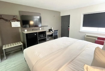 Room, 1 King Bed, Non Smoking (Exterior Entrance)