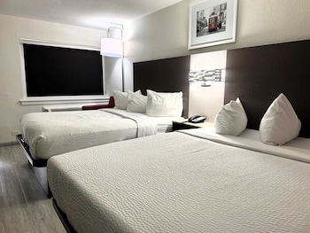 Room, 2 Queen Beds, Non Smoking (Exterior Entrance)