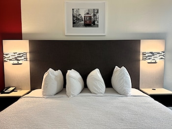 Room, 1 King Bed, Non Smoking (Interior Entrance)