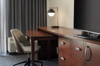 Standard Room, 1 King Bed (Mobility/Hearing Access, Roll-In Shwr)