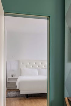 Deluxe Room, 1 King Bed