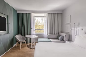 Deluxe Room, 1 King Bed