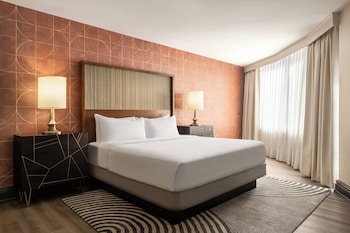 Signature Suite, 1 King Bed, Balcony