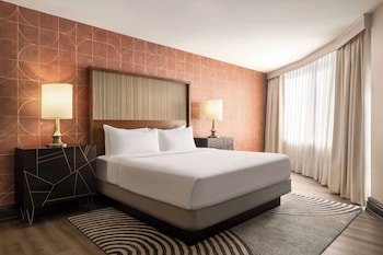 Suite, 1 King Bed, City View