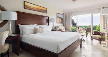 Club Room, 1 Bedroom, Ocean View (Emerald Beachfront Walkout Club Level)