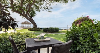 Club Room, 1 Bedroom, Ocean View (Emerald Beachfront Walkout Club Level)