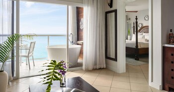 Luxury Suite, 1 Bedroom, Ocean View (Sunset Bluff Butler Suite w/Balcony)