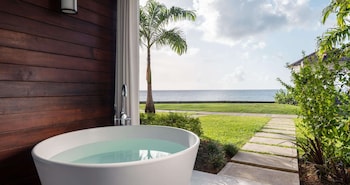 Club Suite, 1 Bedroom, Ocean View (Emerald Club Level Junior Suite)