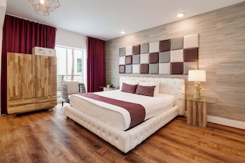 Junior Suite King Juliette Balcony