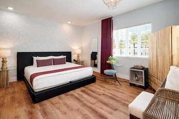 Junior Suite King City View