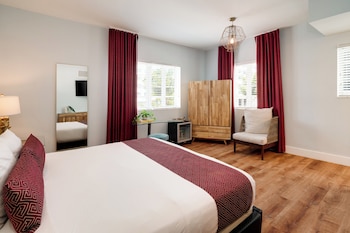 Junior Suite King City View