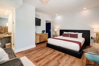 Junior Suite King City View