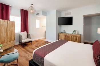 Junior Suite King City View