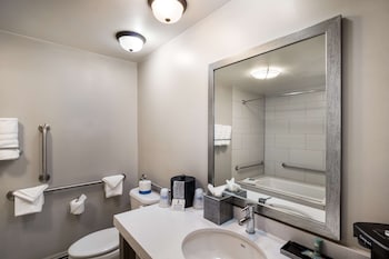Standard Room, 2 Queen Beds, Accessible, Bathtub