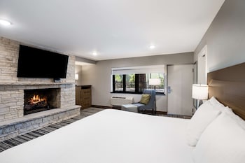 Suite, 1 King Bed, Non Smoking, Fireplace