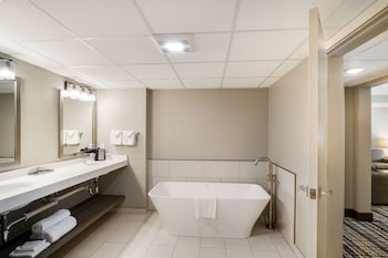 Suite, 1 King Bed, Non Smoking (with Two Single SofaBeds)