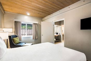 Suite, 2 Queen Beds, Non Smoking