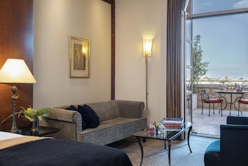 Room, Garden View