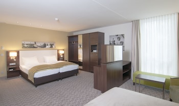 Suite, 1 King Bed with Sofa bed