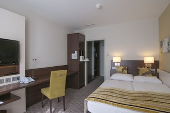 Standard Room, 1 Queen Bed