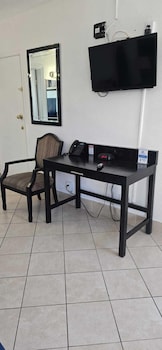 Double Room, Smoking