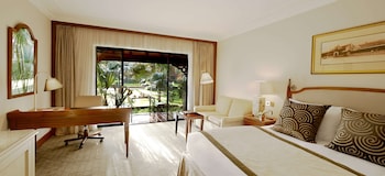 Deluxe Room, 1 King Bed, Non Smoking (Courtyard)