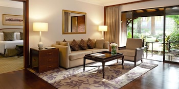 Norfolk Signature Suite with King Bed