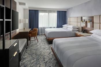 Room, 2 Queen Beds (Mobility Accessible, Roll-In Shower)