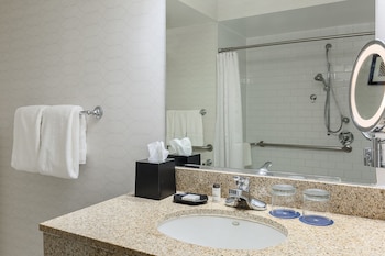Club Room, 1 King Bed, Balcony