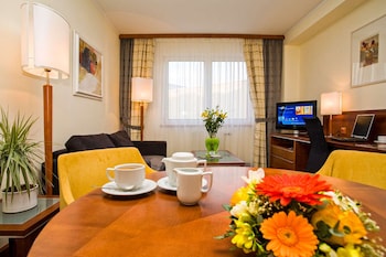 Suite, 1 King Bed, Non Smoking