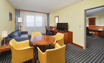 Suite, 1 King Bed, Non Smoking