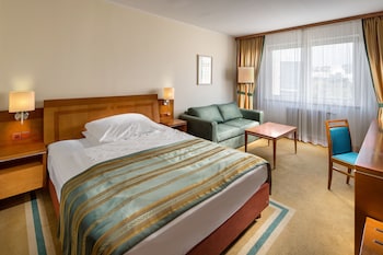 Standard Room, 1 Queen Bed, Non Smoking